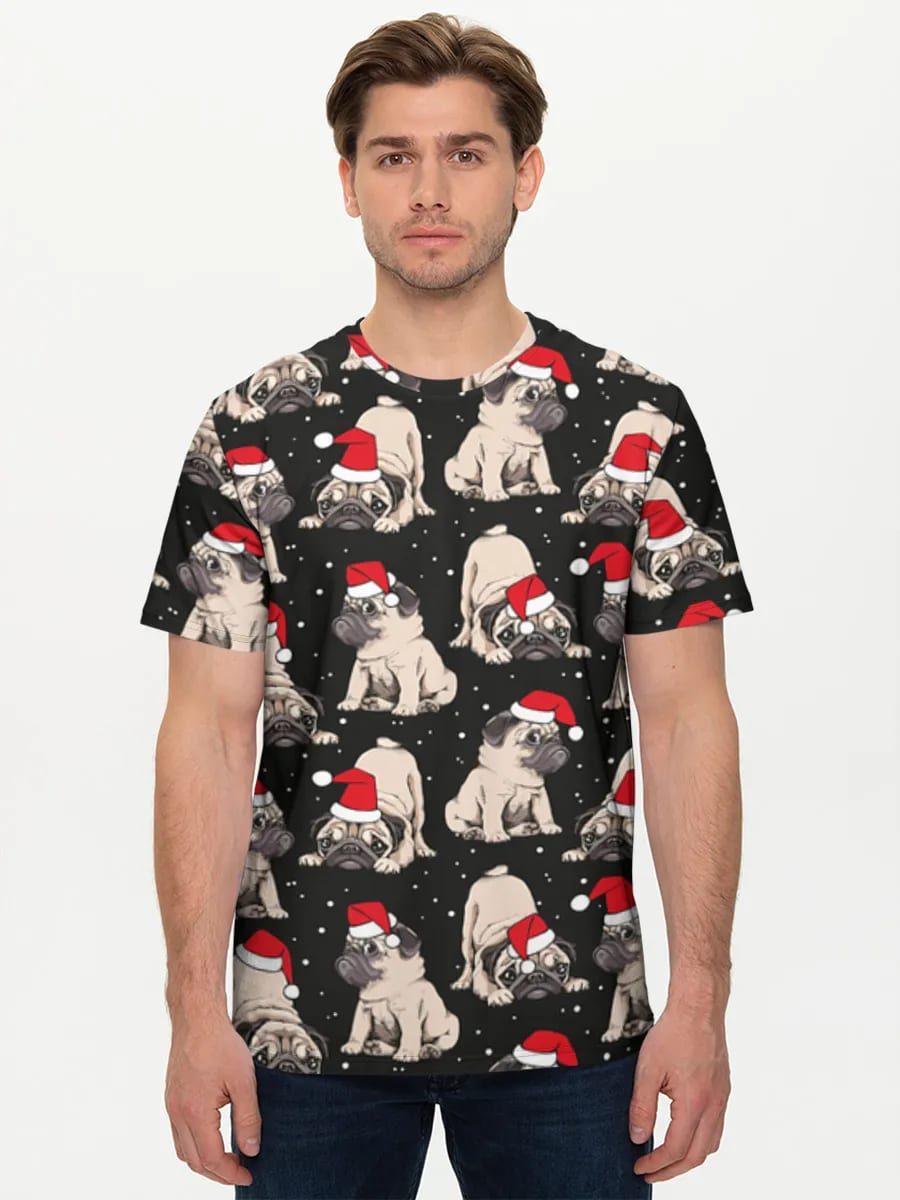 Möpse in Weihnachtsmützen