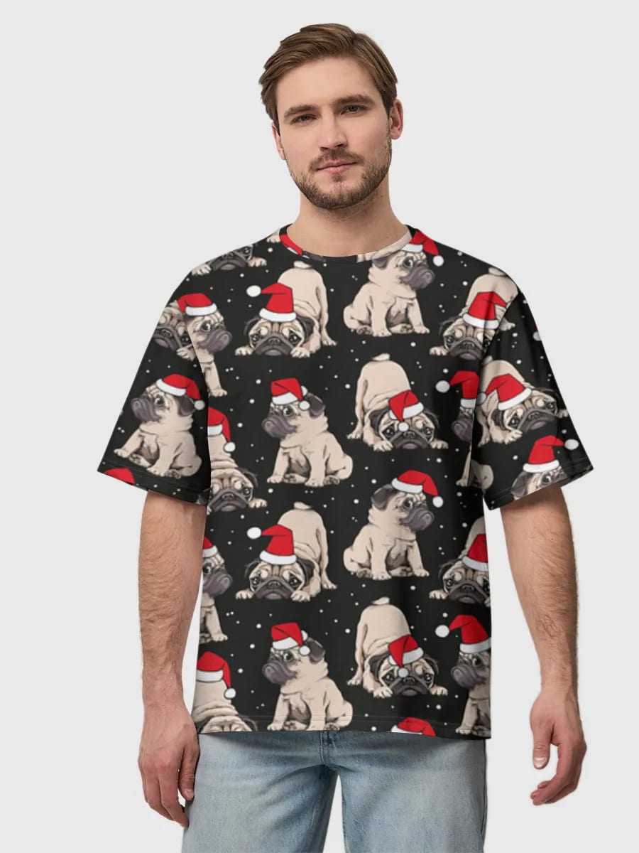 Möpse in Weihnachtsmützen