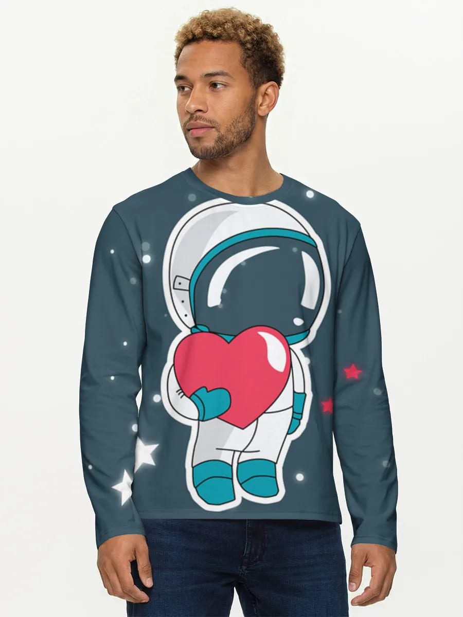 Astronauta sosteniendo el corazón