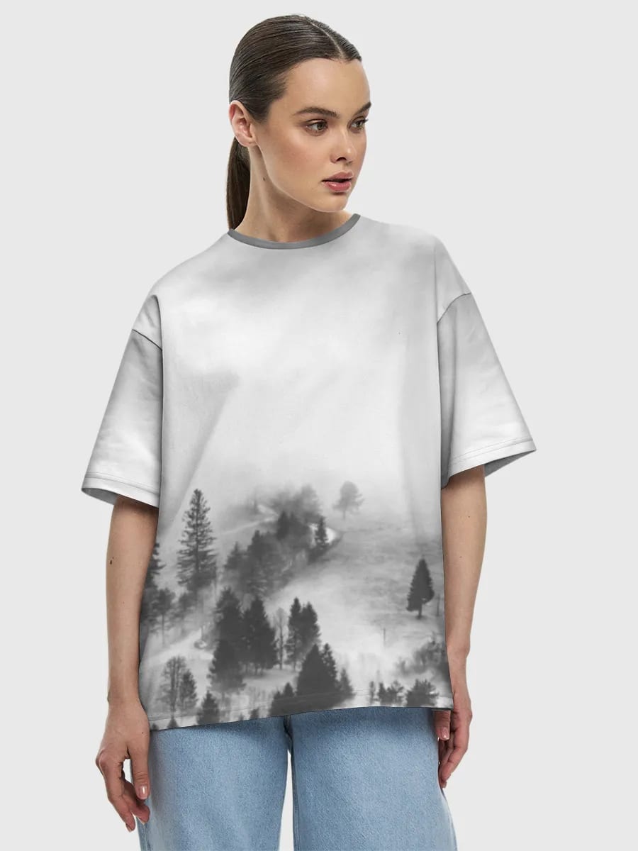 Nebeliges Waldtal