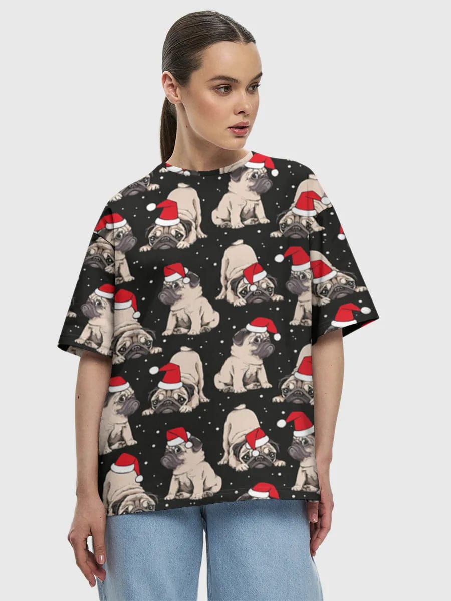 Möpse in Weihnachtsmützen