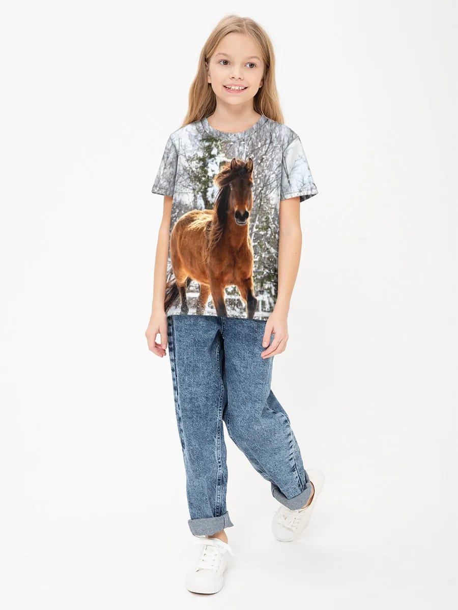 Qorda Galopp Qilayotgan Ot