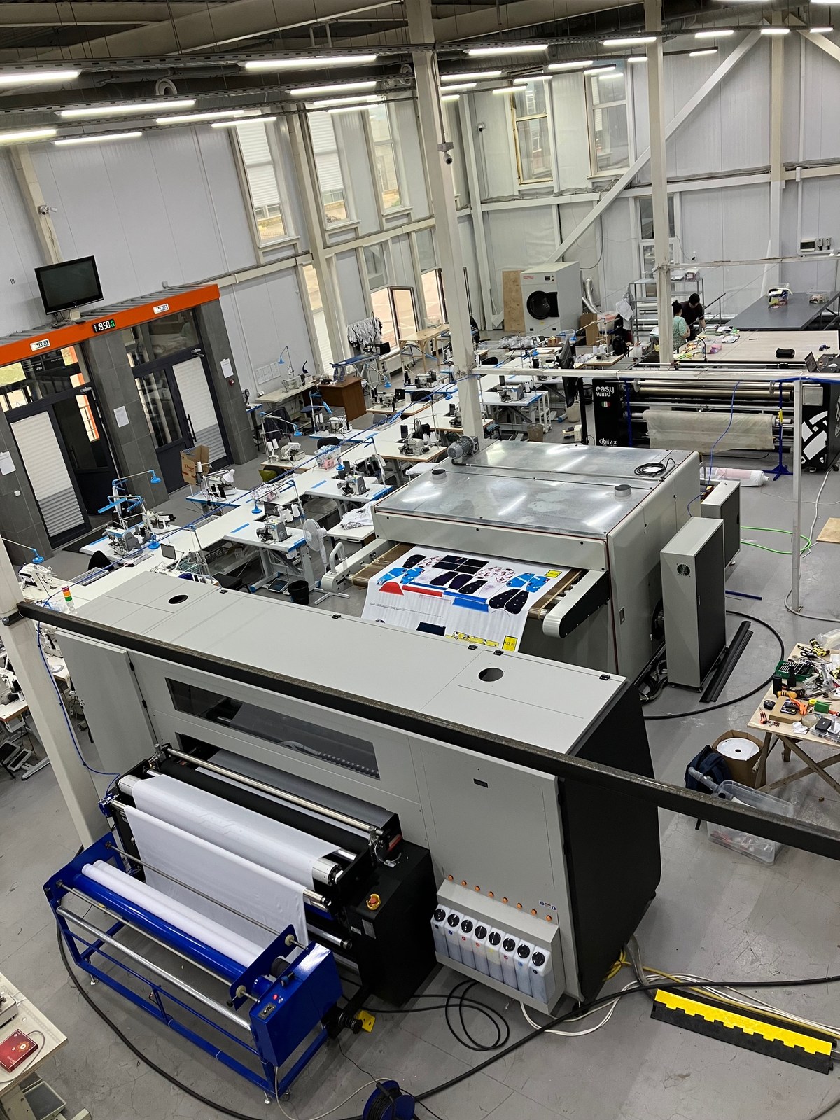Reactive printing machine at the allover.art factory